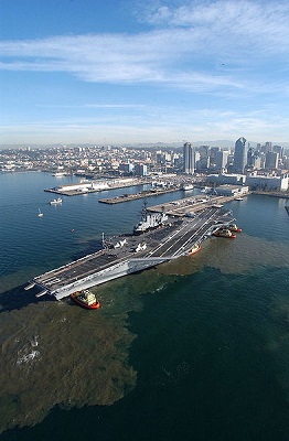 http://a-palette.com/blog/393px-USS_Midway_%28CV-41%29_decommissioned.jpg