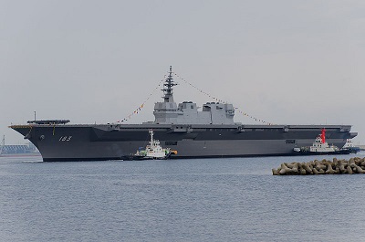 JS_Izumo_(DDH-183)_just_after_her_launch.jpg